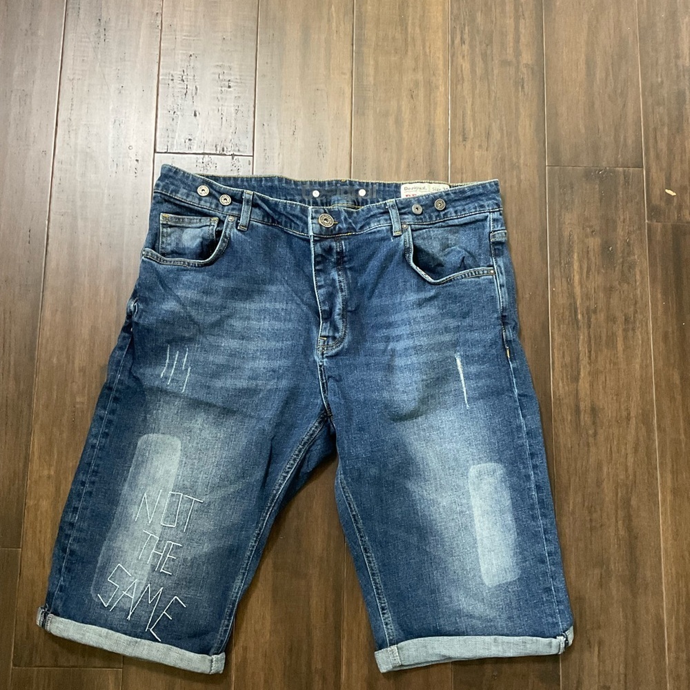 DESIGUAL OBDULI Men's Size 38 Faded Regular Fit Denim Graffiti Shorts